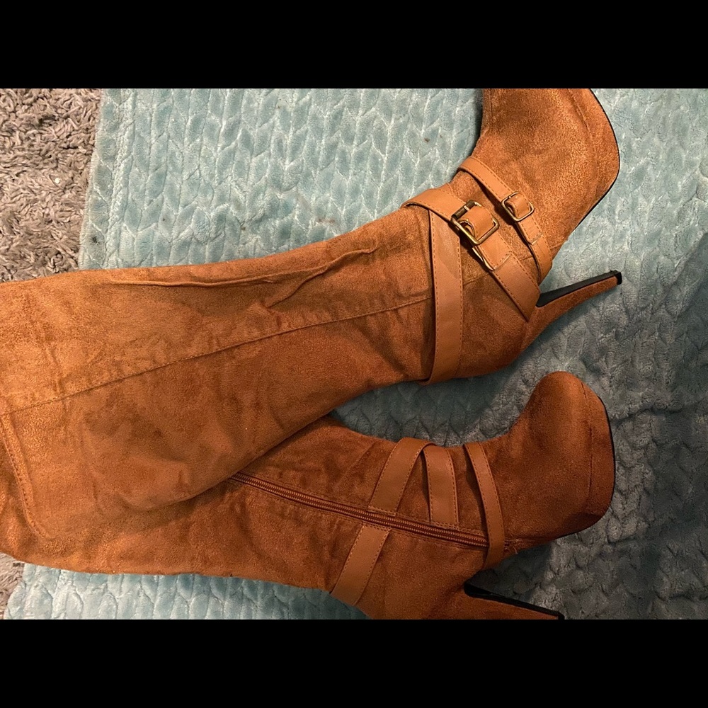 Suede boots. Simple and cute!